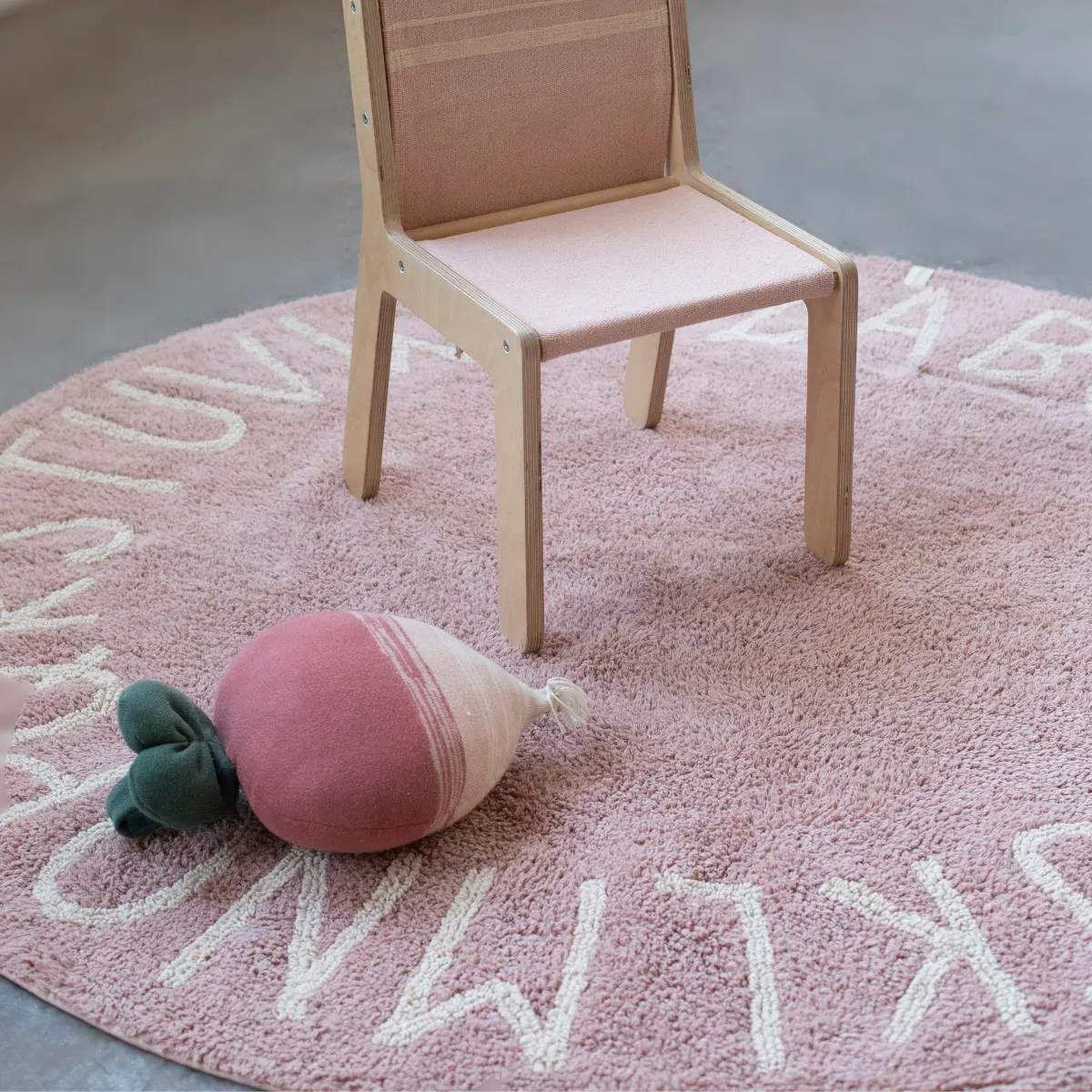 Lorena Canals dywan bawełniany Round ABC Pink do pokoju dziecka